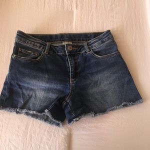 Mid rise dark washed Zara denim shorts for kids